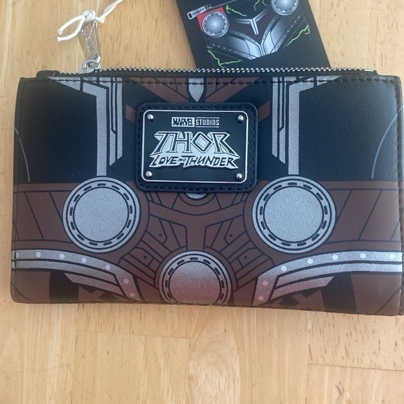 💰LOW START💰Loungefly Marvel Thor love and thunder glows in dark wallet NWT